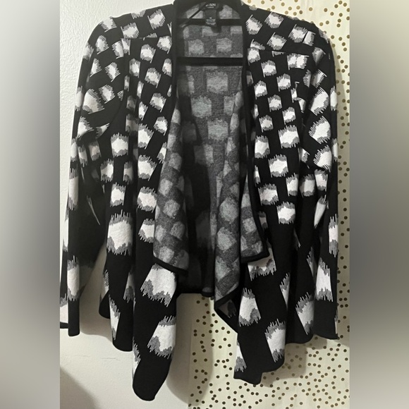 Alfani Sweaters - Alfani Black and White Patterned Cardigan size 1X